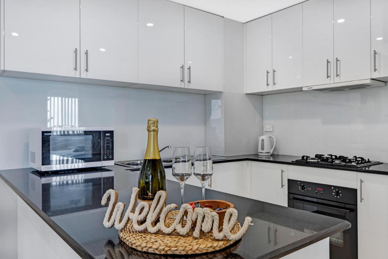 Lakeside Waterfront Apartment The Entrance Exterior foto